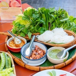 ห่อผักหอยแครงลวก