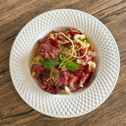 สปาเก็ตตี้หมูเ/เนื้อเกลือผัดพริกแห้ง สปาเก็ตตี้หมูเกลือ/ เนื้อเกลือผัดพริกแห้ง Stir-Fried Spicy Beef