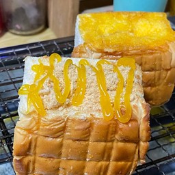 ปังปิ้งไก่หยองน้ำสลัด