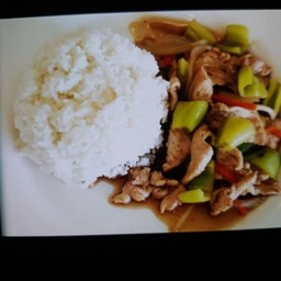 ไก่ผัดพริกหยวก