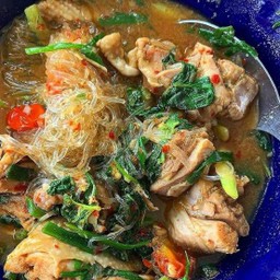 แกงไก่บ้านใส่วุ้นเส้น