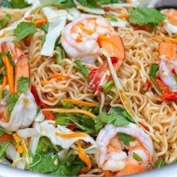 ยำมาม่าทะเล กุ้ง+ปลาหมึก