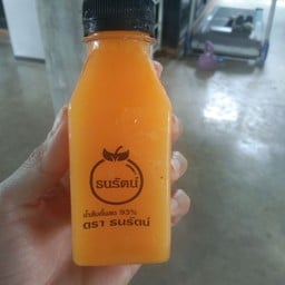 น้ำส้มคั้นสดมีเนื้อส้ม