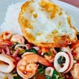 กระเพราปลาหมึก