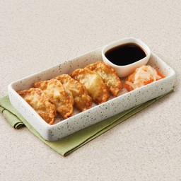 J8 เกี๊ยวซ่าทอด