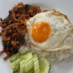ข้าวผัดกระเพราหมูสับ