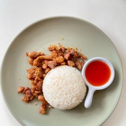 ข้าวหมูทอดน้ำปลา