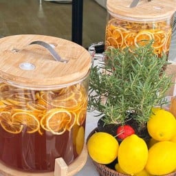 Lemoniq. เลโมนิค. เลม่อนดองน้ำผึ้ง (เลยวัดพระโตก่อนถึงไฟแดงติดโรงบาลสัตว์)