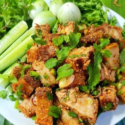ลาบหมูกรอบ