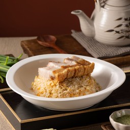 ข้าวผัดหมูกรอบ