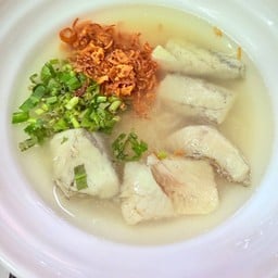 ก๋วยจั๊บเส้นสดเนื้อปลากระพง