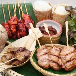 หมูปิ้งมือหนึ่ง