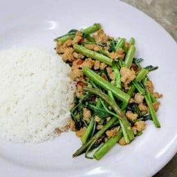 ข้าวราดผักบุ้งไฟแดง