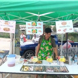 ตันหยงปิ้งย่างทะเลดอง ริมทางรถไฟ