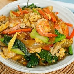 ผัดซีอิ๊ว หมูหมึกกุ้ง