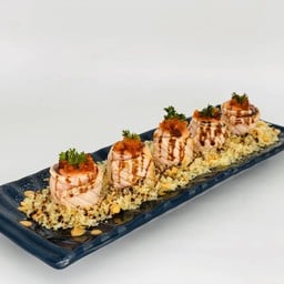 Spicy Mentaiko Salmon Roll 5 pcs