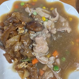 เส้นใหญ่ราดหน้าหมู