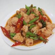 ข้าวพริกขี้หนูสวนผัดหมูเด้งปากเจ่อ