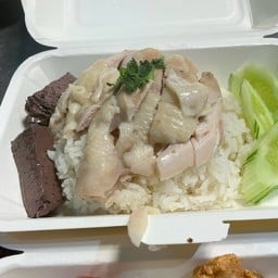 ข้าวมันไก่ สี่แยก(นายก)