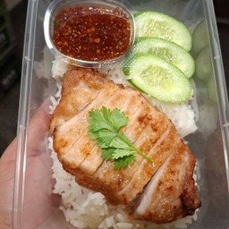 ข้าวหมูย่างจิ้มแจ่ว