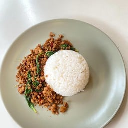 ข้าวกะเพราไก่ (ไม่มีไข่ดาว)