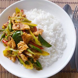 ผัดพริกแกงราดข้าว