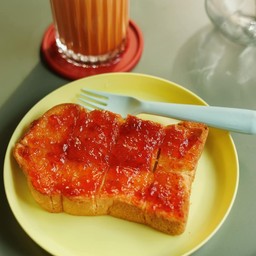 ขนมปังแยมสตรอเบอรี่