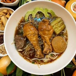 ก๋วยเตี๋ยวน่องไก่ล้วนพิเศษ(น่องไก่2น่อง,เพิ่มเส้น)