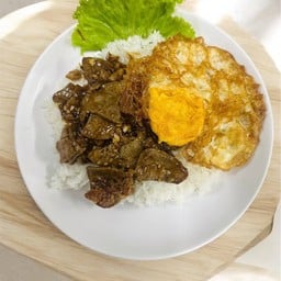 ข้าวกระเทียม ตับหมู