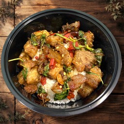 กระเพราหมูกรอบ