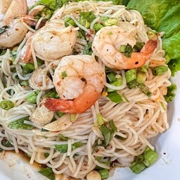 ยำขนมจีนกุ้งสุก