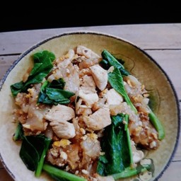 ผัดซีอิ๊วไก่