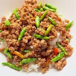 ข้าวพริกขี้หนูสวนผัดหมูสับปากเจ่อ