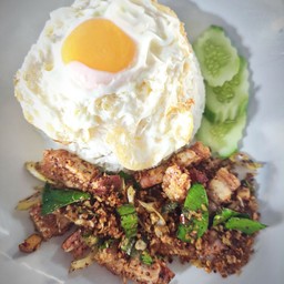 ข้าวหมูกรอบคั่วต้มยำ