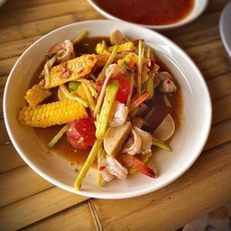 ยำกุ้งสุกหมูยอไข่แดงเค็ม