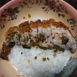 ข้าวหน้าหมูกรอบ