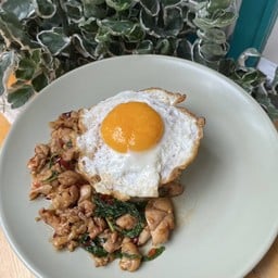 ข้าวกะเพราไก่+ไข่ดาว