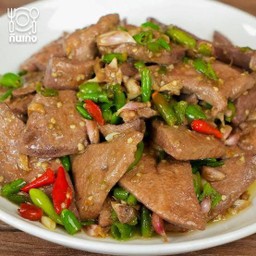 ข้าวพริกขี้หนูสวนผัดตับหมูปากเจ่อ
