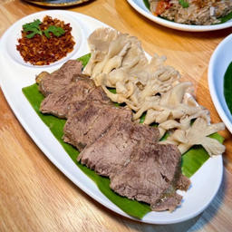 จิ้นนึ่งน้ำพริกข่า (เนื้อ) Steamed Beef with Galangal Chili Dip
