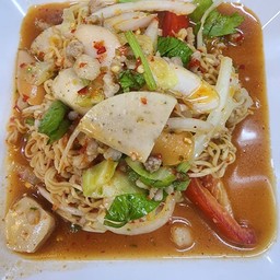 ยำมาม่า หมูสับ หมูยอ