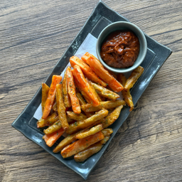 ผักทอดสองสหายดิ๊ปพริกตาแดง Crispy Veggie Duo with Spicy Red Chili Dip