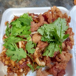 ข้าว2หน้าหมูทอดน้ำปลากับหมึกกระเทียม