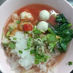 ร้านบะหมี่ชายสี่หมี่เกี๊ยว