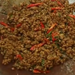 ช้างกะเพราหมูกรอบ