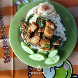 กระเพราหมูกรอบ