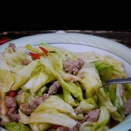 ผัดกะหล่ำปลีหมู