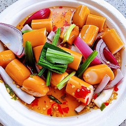 ยำไส้กรอก