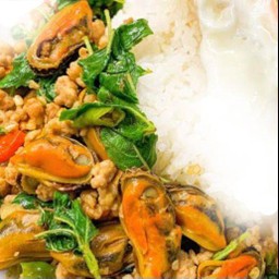 ข้าวกะเพราหอยแมลงภู่