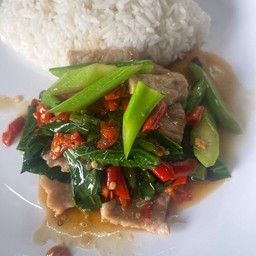 ข้าวคะน้าหมูชิ้น