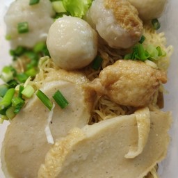 ก๋วยเตี๋ยวปลาลูกชิ้นแคระน้ำใส